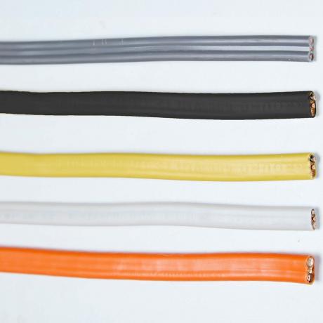 Cinco cables de diferentes colores | Consejos para profesionales de la construcción