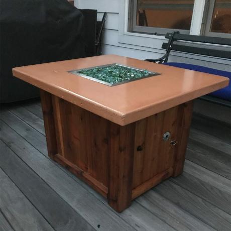 फैंसी DIY फायर टेबल