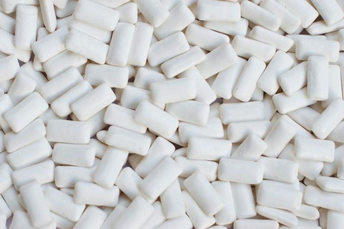 Baltos kramtomosios gumos tekstūra iš arti