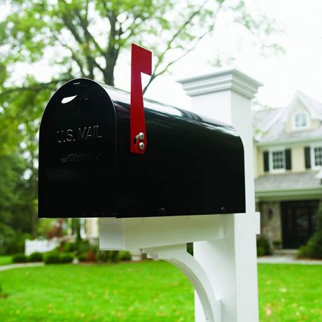 Боядисана пощенска кутия