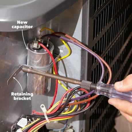 Instale el nuevo condensador del acondicionador de aire