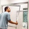 Cómo ajustar las puertas de ducha corredizas (bricolaje)