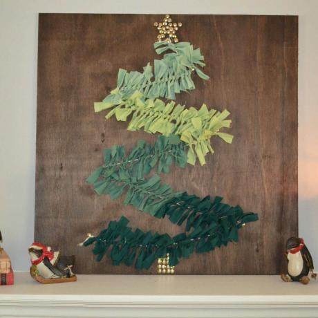 árbol de navidad de arte de árbol en madera recuperada
