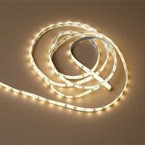 Pencahayaan strip LED plug-in