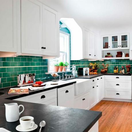 remodelación de la cocina de azulejos verdes
