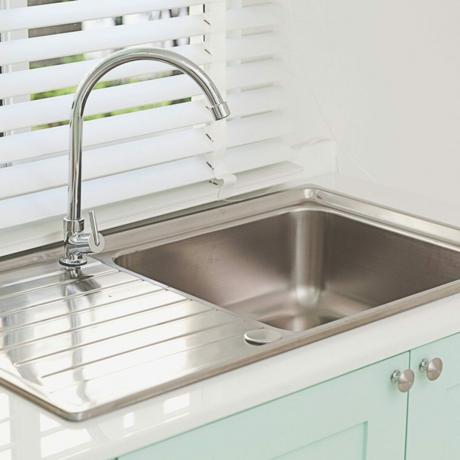 Fregadero de cocina moderno, tono verde; Identificación de Shutterstock 507453130