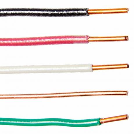 Cinco cables de diferentes colores. Consejos para profesionales de la construcción