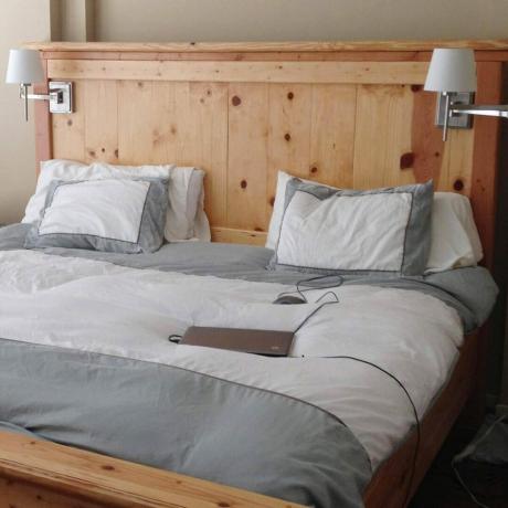 Bauen Sie ein traditionelles rustikales Bett