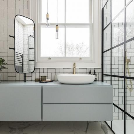 Grozāmais vannas istabas spogulis Pieklājības diena True Instagram