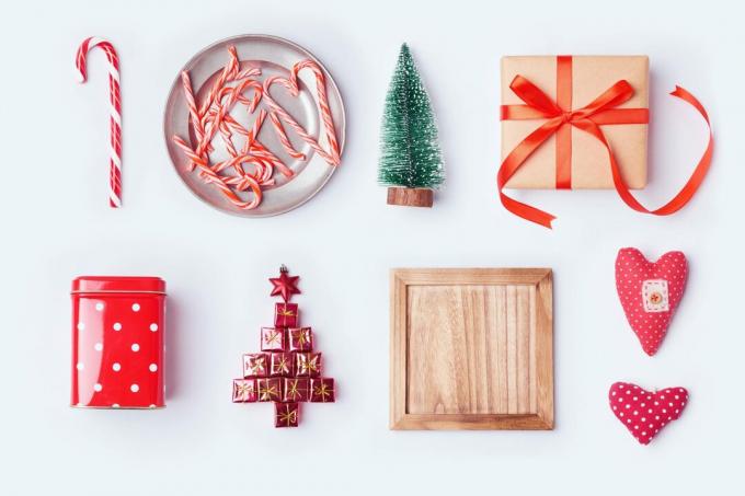 Adornos navideños y objetos para maquetas de diseño de plantillas. Vista desde arriba. Endecha plana; Shutterstock ID 486125407; Trabajo (TFH, TOH, RD, BNB, CWM, CM): RD