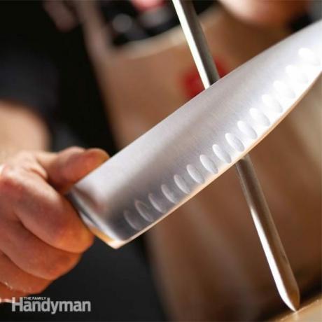 כיצד להשתמש במחדד סכינים