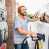 Realtà o finzione: posso pompare benzina con la macchina in funzione?