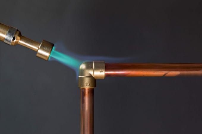 Tubulação de cobre para aquecimento de chama de gás