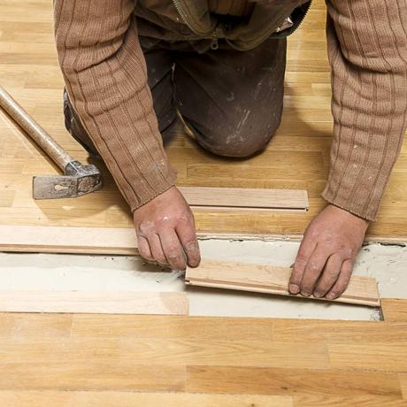 dfh10_shutterstock_290457203 sostituire l'installazione del pavimento in legno 