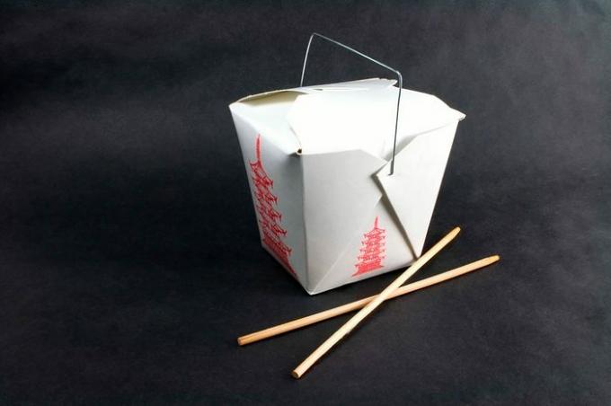 Kāpēc-Youll-Never-Find-Chinese-Takeout-Boxes-in-China-2465842-Victoria-Short-Shutterstock